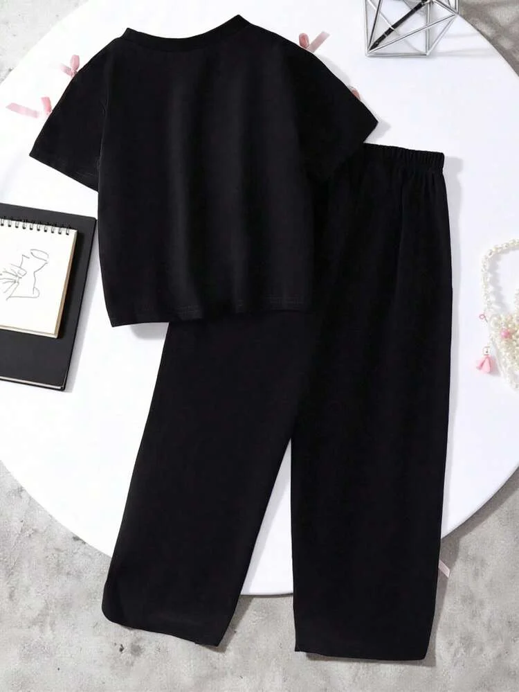 طقم ملابس علوية قصيرة الأكمام بياقة مستديرة وبنطلون مطبوع بالفراشات للفتيات المراهقات